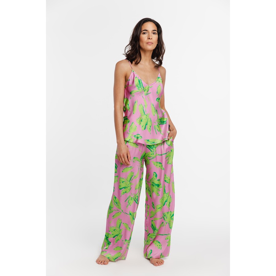 Pijama de viscosa estampado verde y rosa, vista frontal